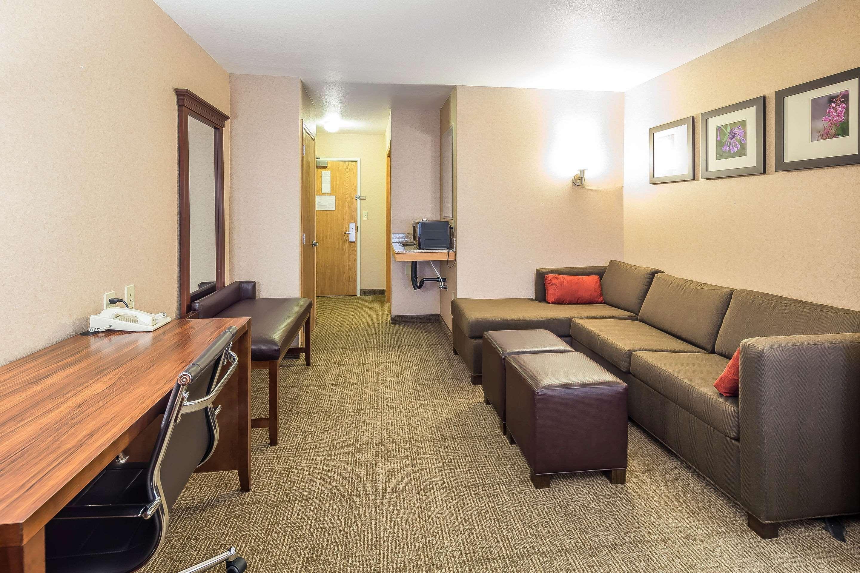 Comfort Suites Anchorage International Airport Exterior photo